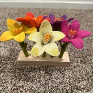 Lovevery Felt Flower Arrangement